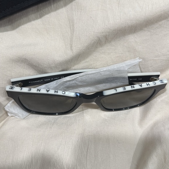 Chanel square sunglasses - Picture 2 of 4